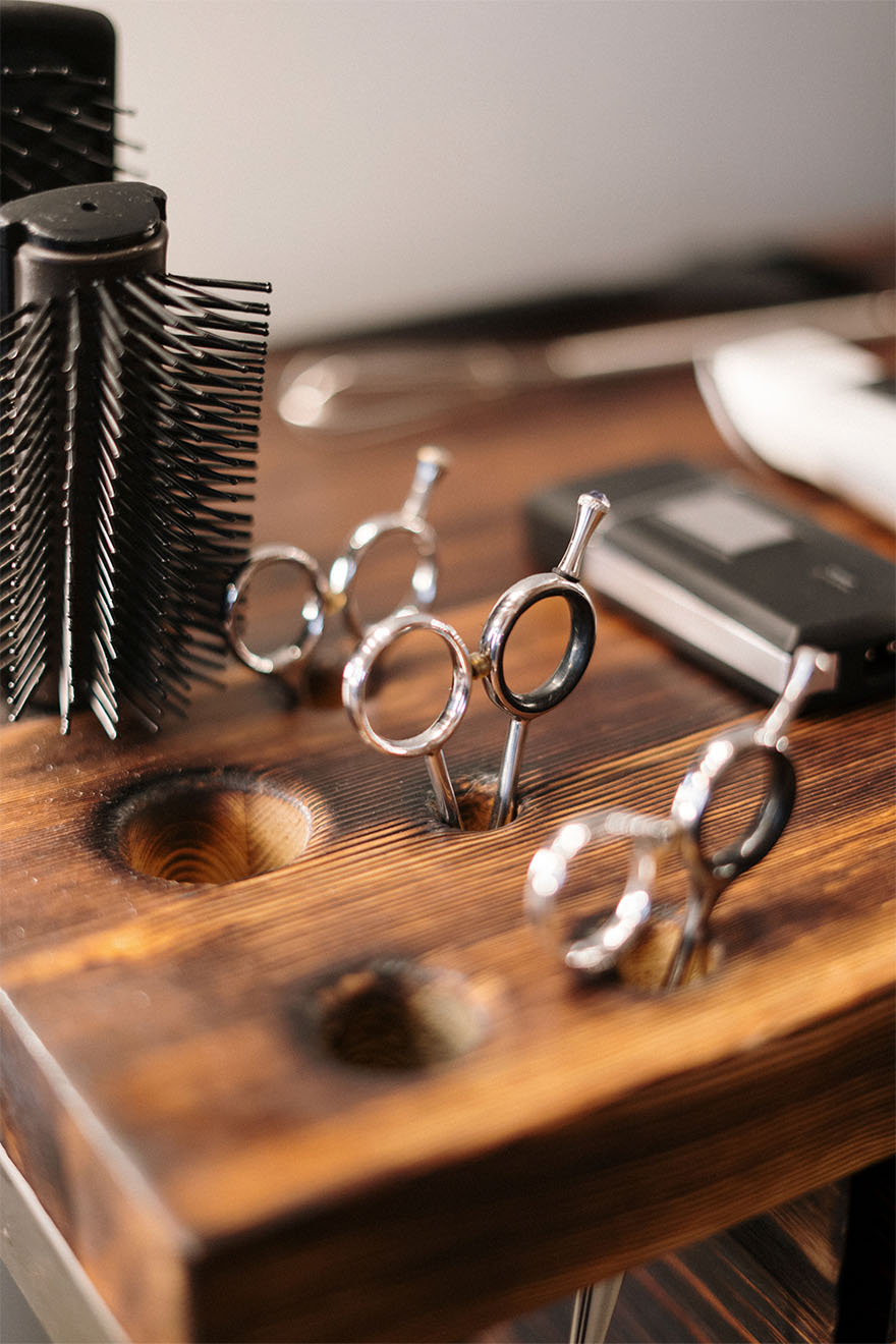 scissors and hairbrush 